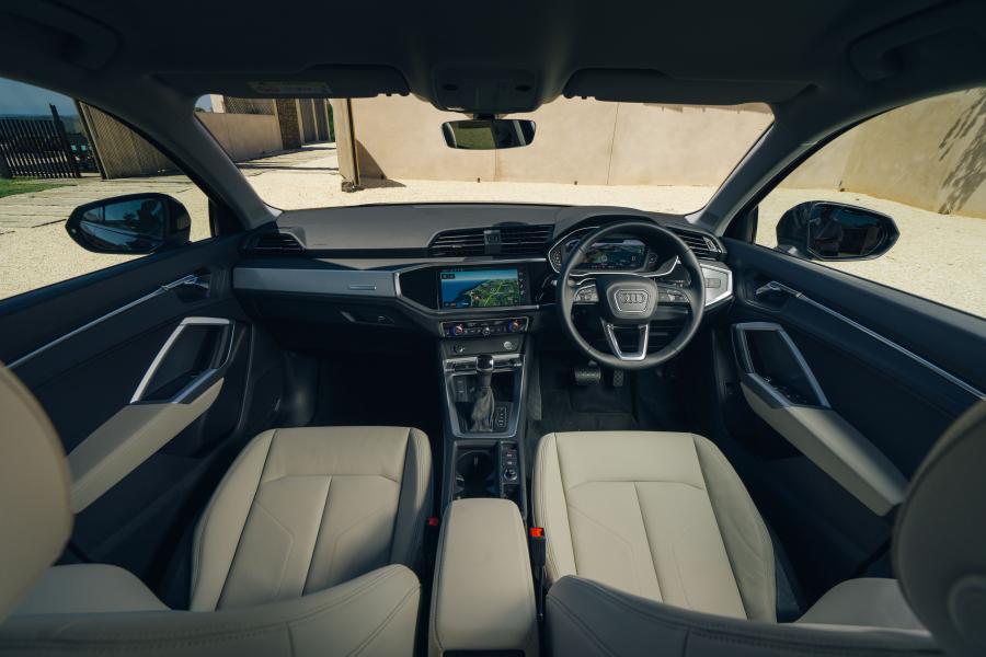 Торпедо Audi Q3 35 TFSI Launch Edition 2019 года  (AU) (фото 20 из 32)